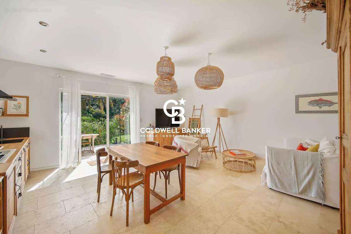 Maison à CARQUEIRANNE