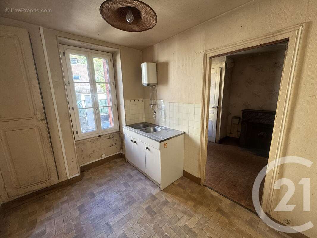 Maison à CHATEL-CENSOIR