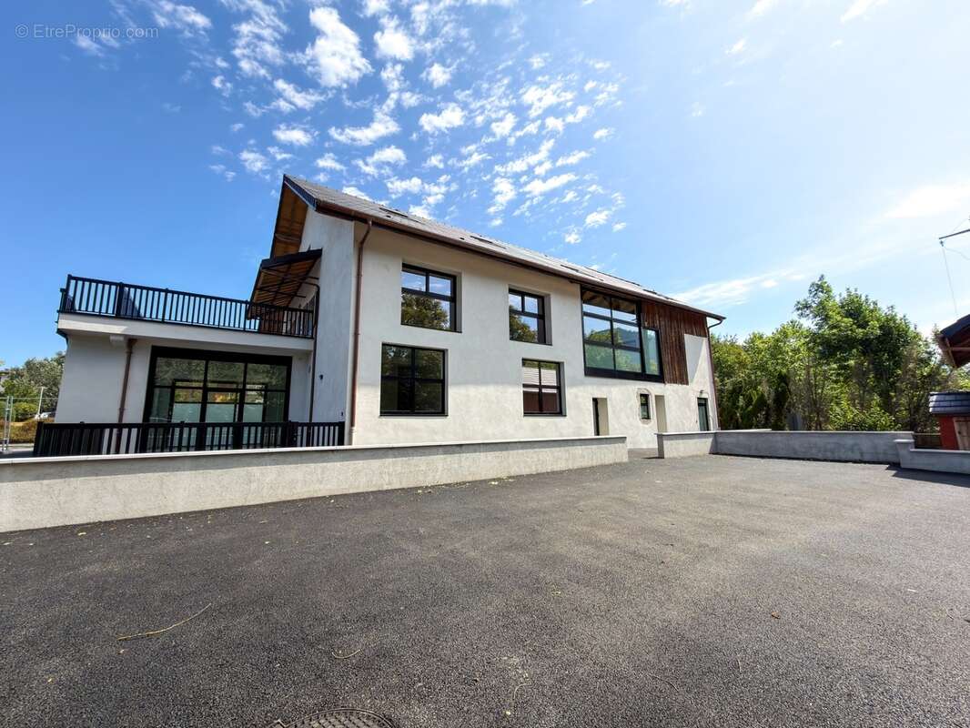 À vendre – Magnifique appartement T5 traversant en triplex de 196,54 m² au sol à Viuz-en-Sallaz - photo 3