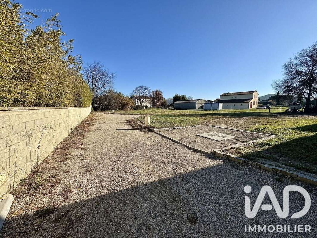 Terrain 725 m² à Saint-Genies-De-Comolas  - photo 5