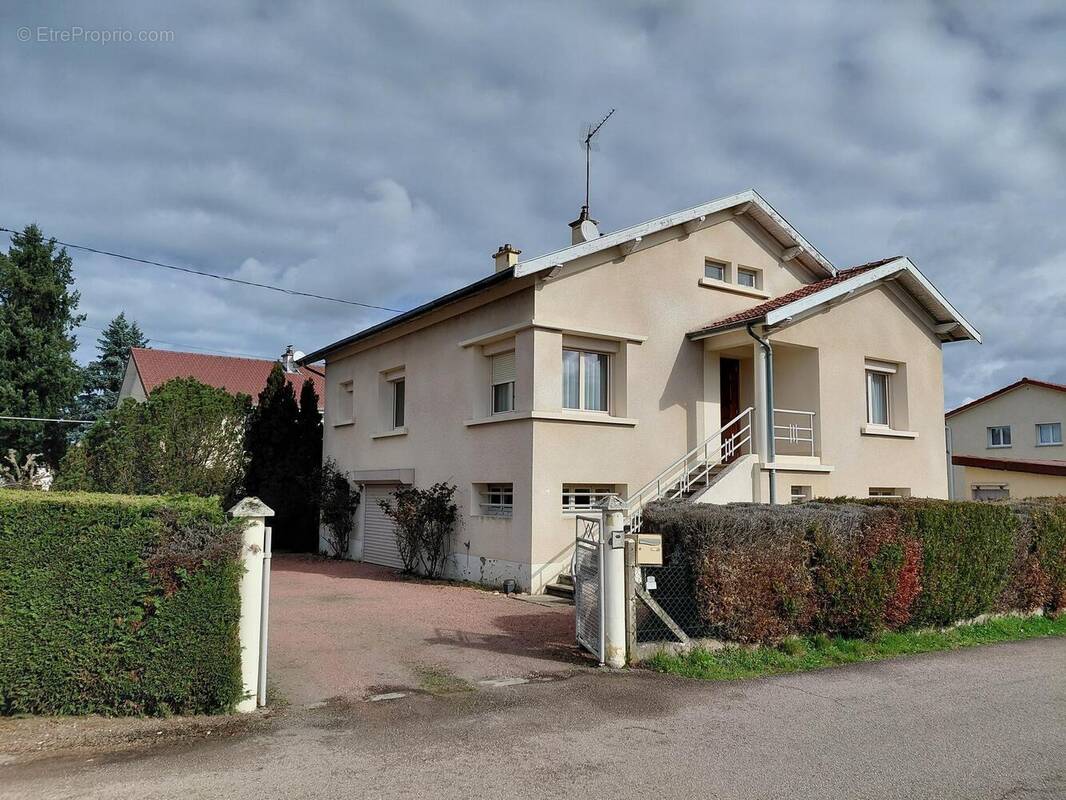 Photo 1 - Maison à POUILLY-SOUS-CHARLIEU