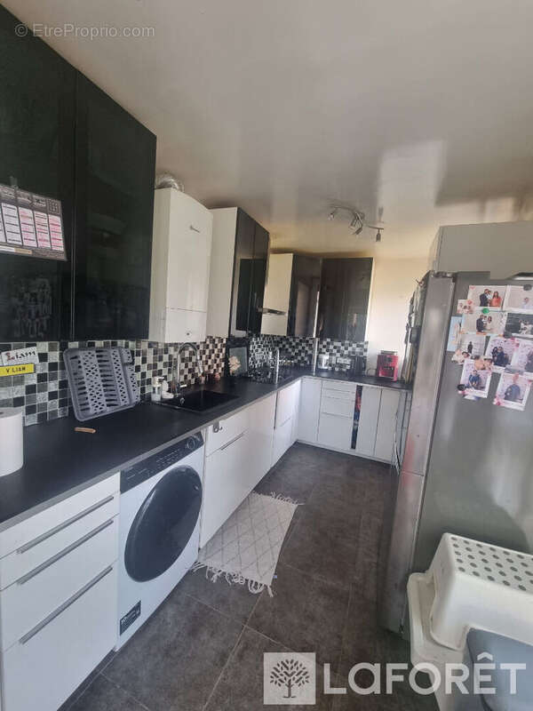 Appartement T4 79 m² ? 3 chambres, balcon, cave et parking ? résidence entretenue à Livry-Gargan - photo 4