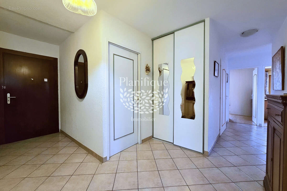 Appartement à CRANVES-SALES