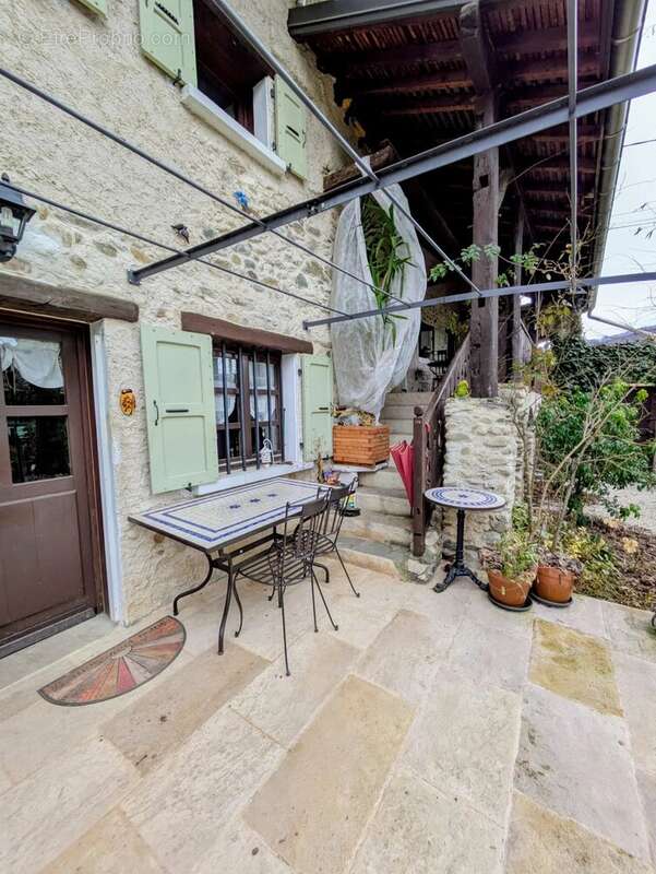 Maison à COISE-SAINT-JEAN-PIED-GAUTHIER