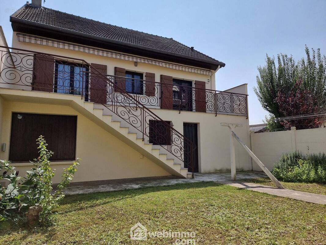 Agréable pavillon de 130m2 habitables (283m2 au sol) édifié sur une parcelle de 325m2 - Maison à ORLY