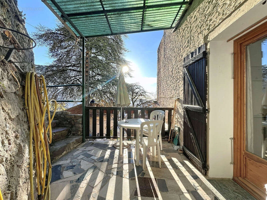 Trois appartements - Fort potentiel - à Roure 06420 - photo 8