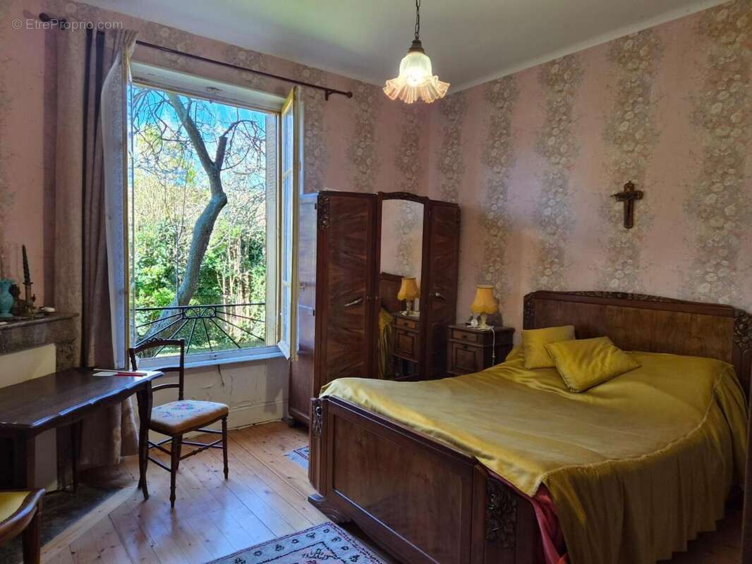 Maison 153 m² à Saint-Bonnet-De-Rochefort  - photo 7