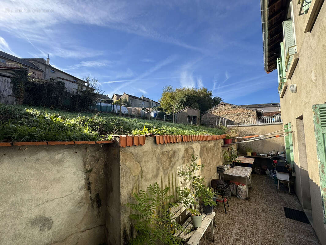 Photo 2 - Appartement à COURS-LA-VILLE