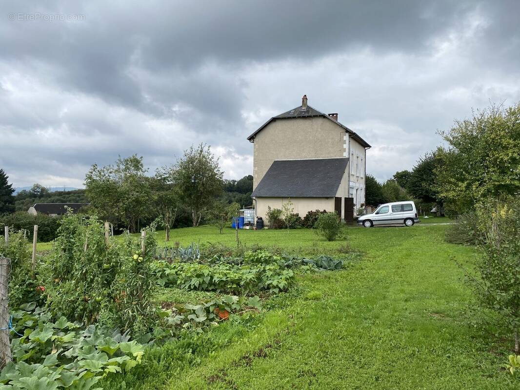 Maison à NEUVIC-ENTIER