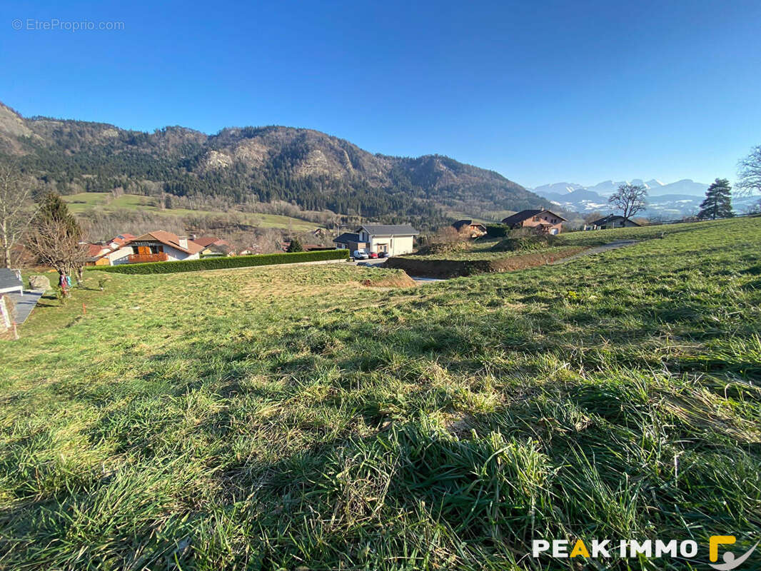 FILLINGES - Terrain constructible de 797 m2 - photo 2
