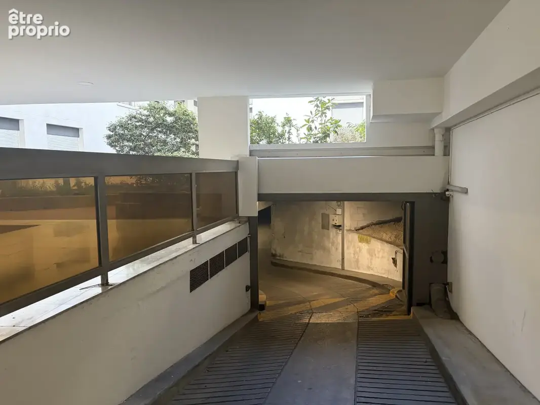 Photo Parking à Paris-11e au prix de 25 000€