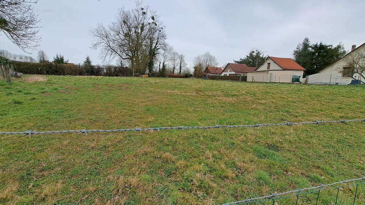 Terrain à CERISY-BULEUX