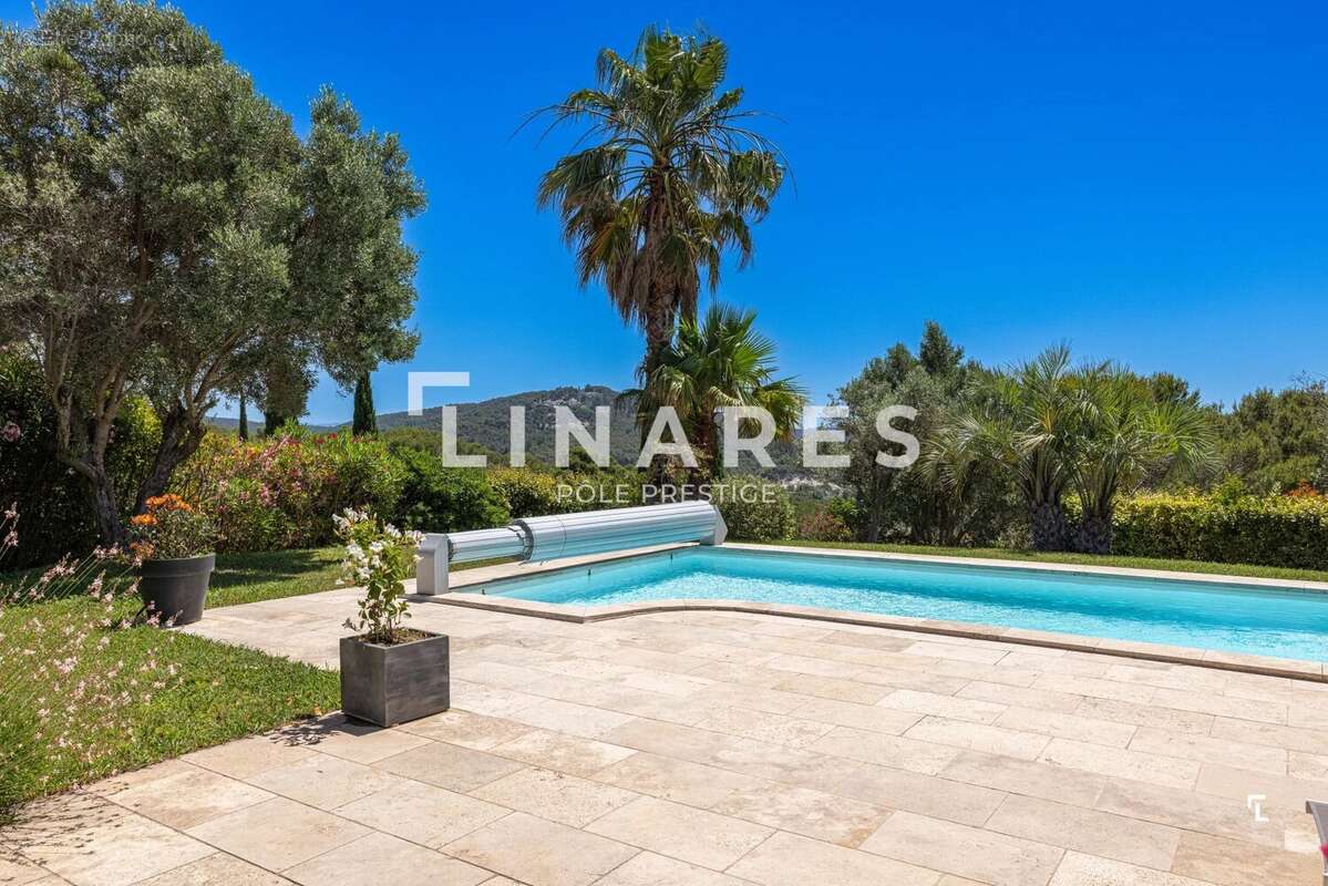 Maison à VENTABREN