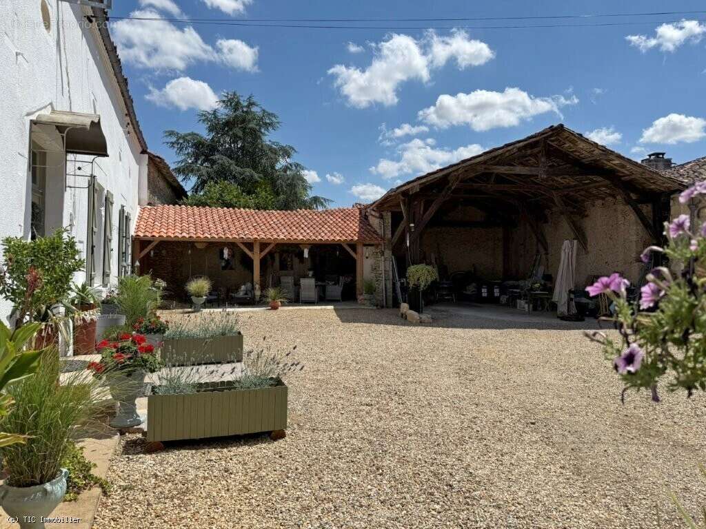 Élégante Demeure De Caractère En Pierre Avec Prestations Haut De Gamme Et Potentiel D’accueil - photo 33