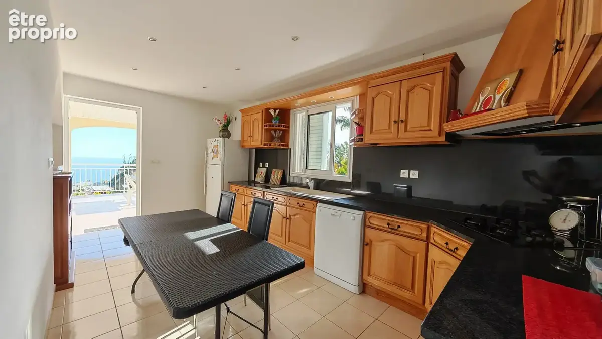 Maison 6 pièces 185 m² à vendre à Saint-Pierre (97410) - photo 4