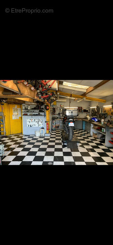 Commerce à SOLLIES-PONT