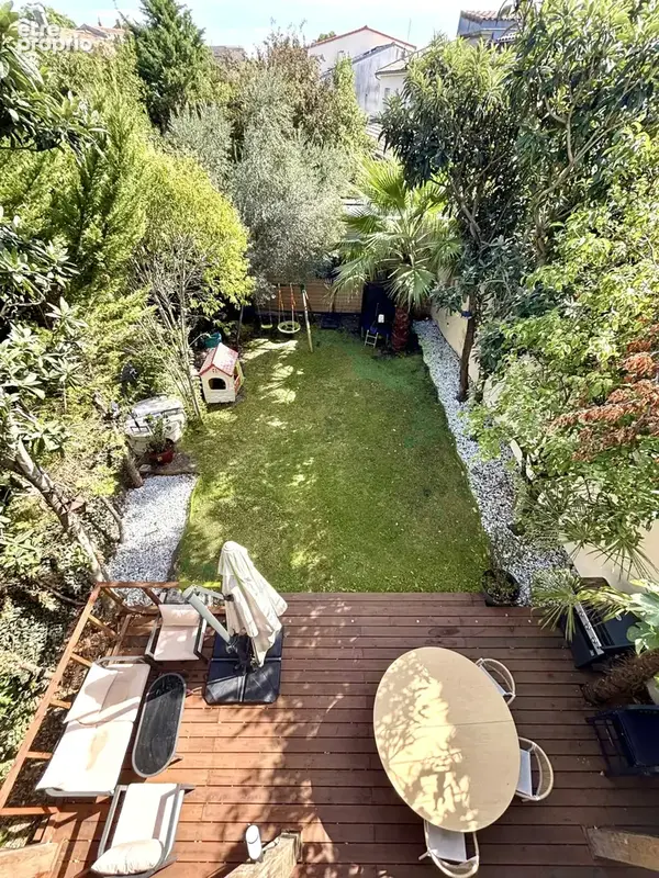 Barrière Saint-Genès    Bien rare avec jardin et terrasses - photo 7