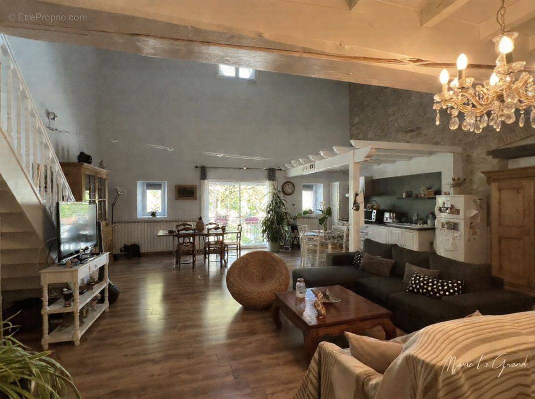 Maison à LABRUGUIERE