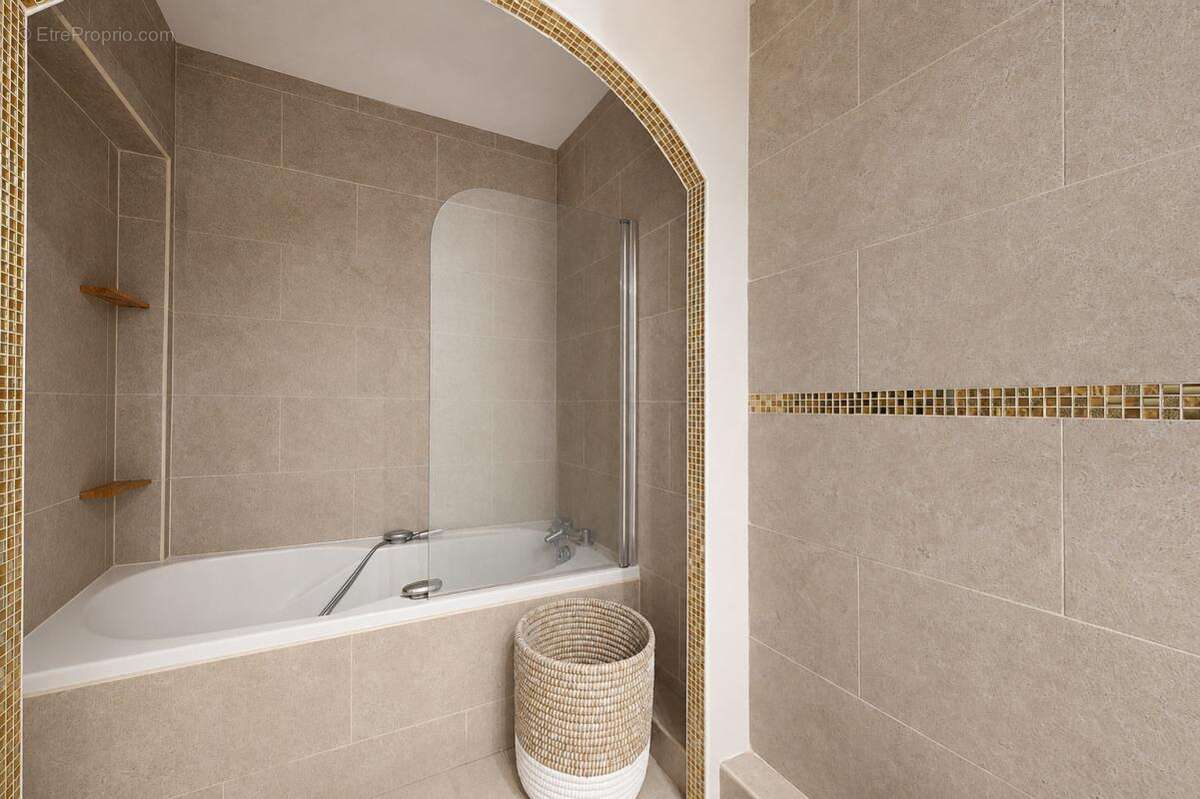 Appartement à MARSEILLE-6E