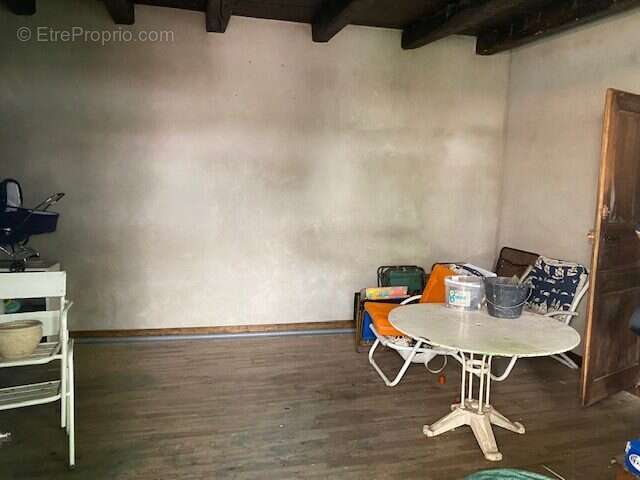 Appartement à COURS-LA-VILLE