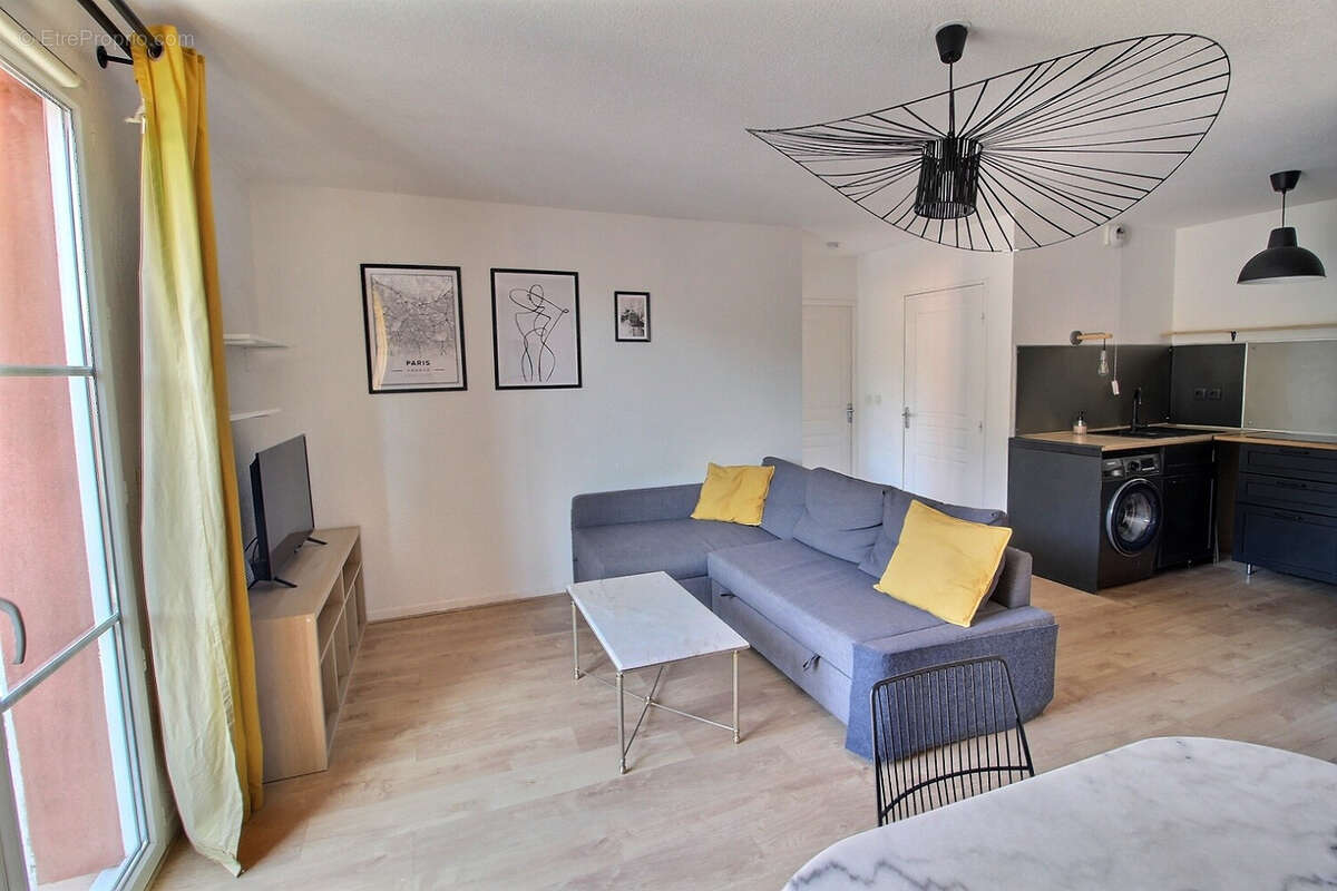 Appartement à SAINT-CLEMENT-DE-RIVIERE