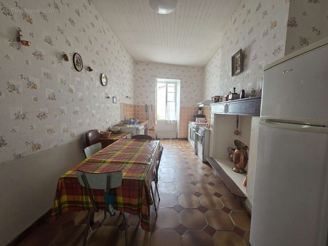 À découvrir   Authentique bâtisse de caractère au cœur du village - photo 9