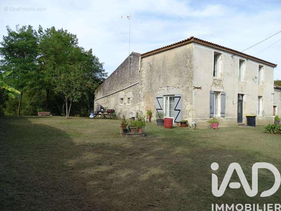 Maison 116 m² à Fontet  - photo 8