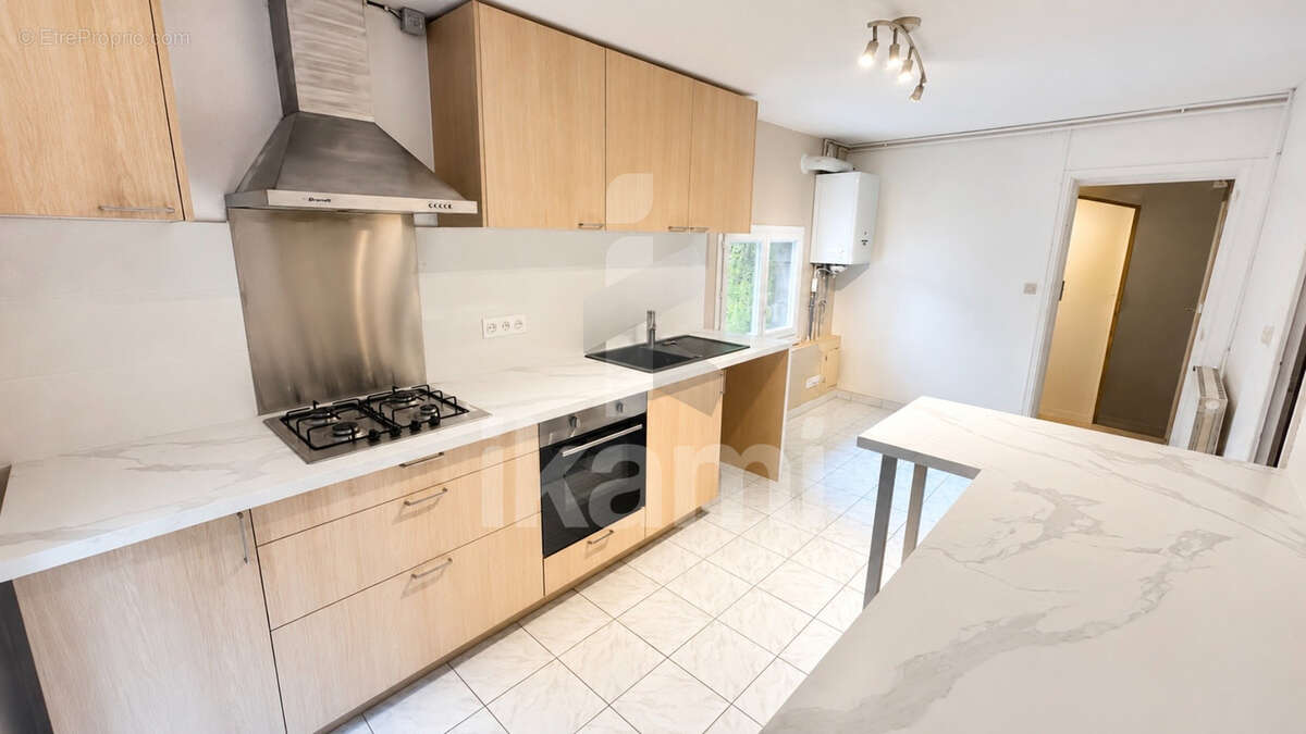 En vente à Tournon-Sur-Rhône : grand appartement avec terrasse - photo 3