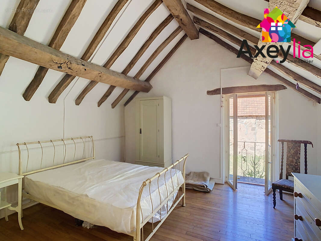 A vendre- proche lapalisse-  maison avec dépendances sur terrain de plus de 2 ha - photo 8