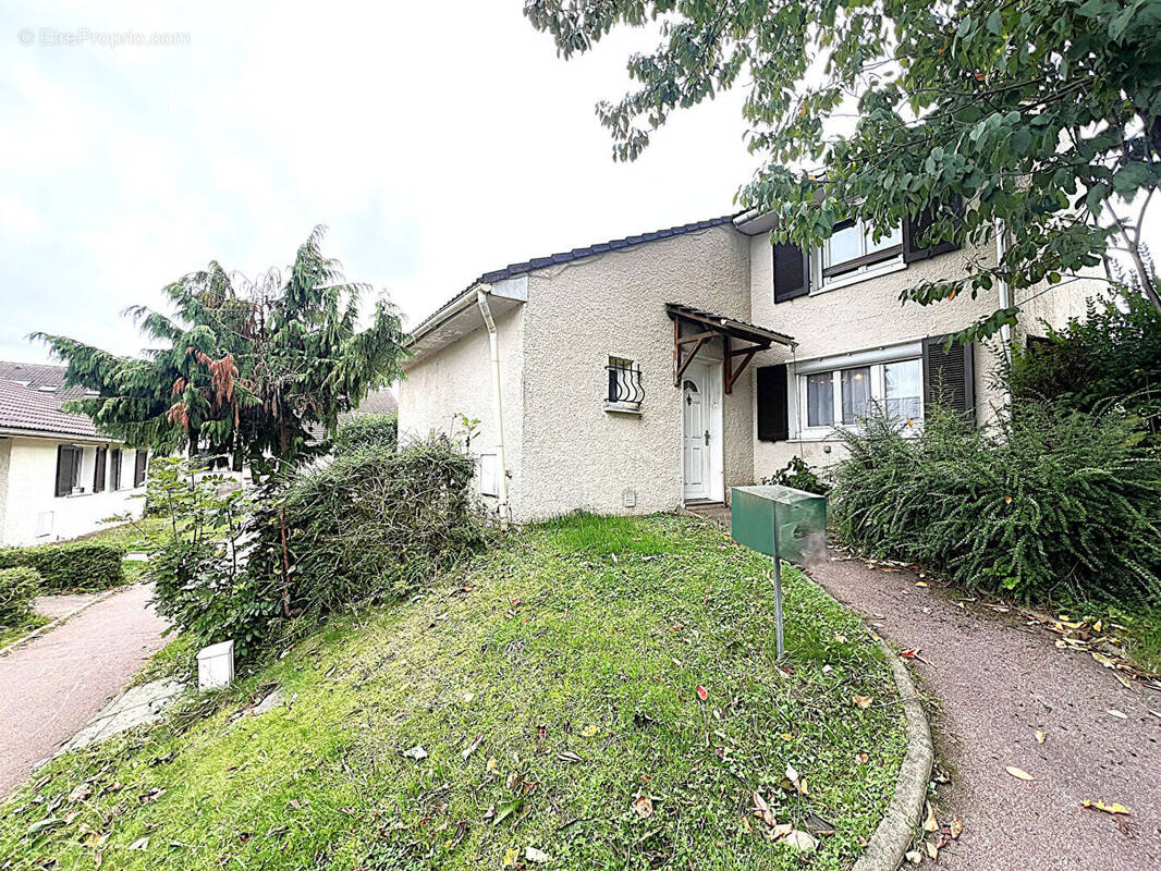 Maison à MARLY-LA-VILLE