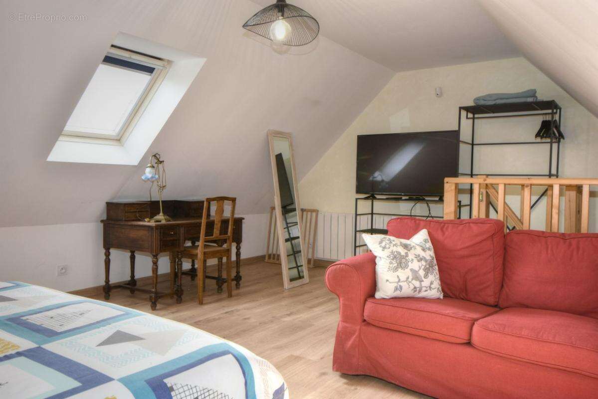 Maison à LA ROCHE-DERRIEN