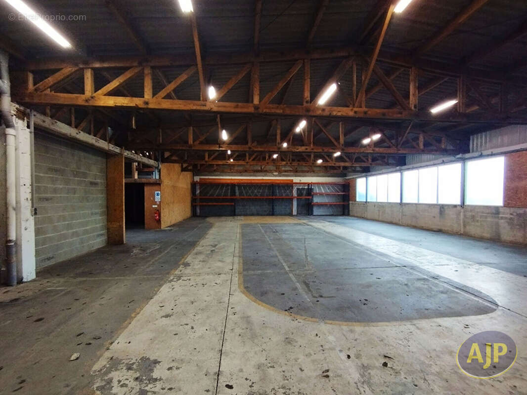 Commerce à MONTAIGU