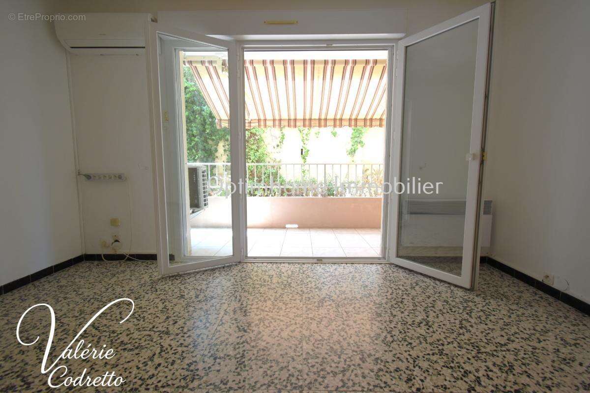 Appartement T3 de 64 m² avec terrasse et loggia – Résidence Le Cap d'Or – Six-Fours-les-Plages – À deux pas de la plage 83140 - photo 3