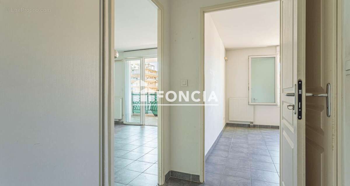 Toulon ouest - grand t2 - terrasse et garage ferme dans residence recente - photo 8