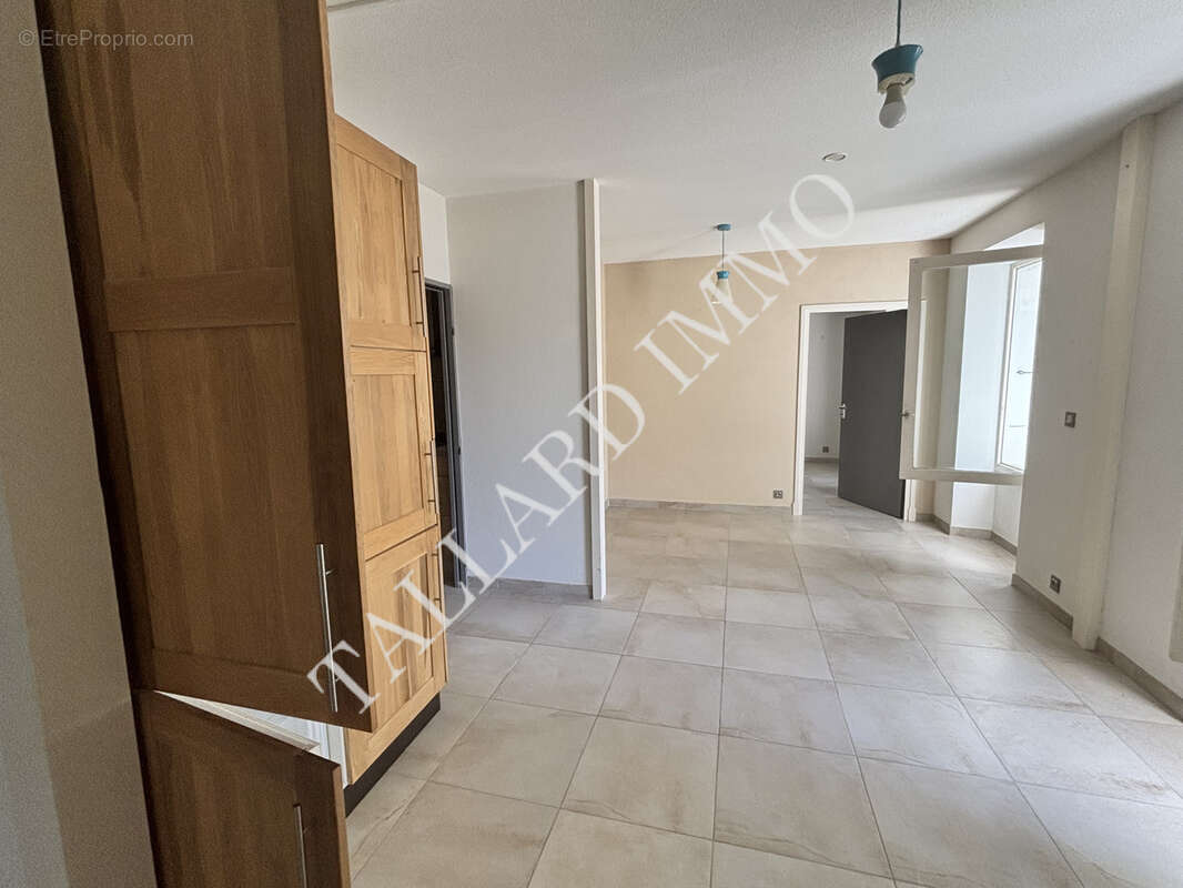 Appartement deux pièces en rez de chaussée - photo 2