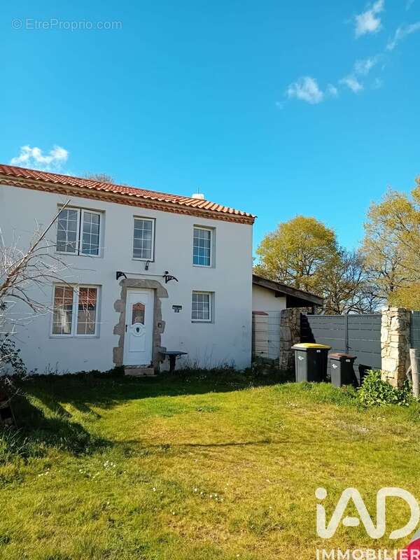 Photo 1 - Maison à SAINT-GEORGES-DE-POINTINDOUX