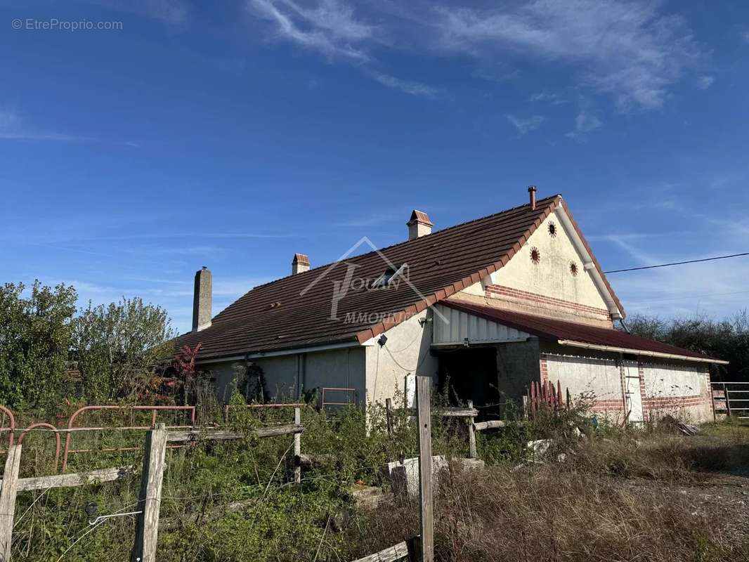 Maison à PARAY-LE-FRESIL