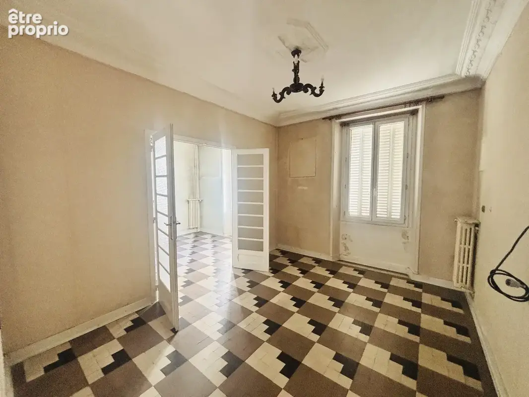 Toulon, proche centre ville et port, vaste appartement T4 traversant + chambre de bonne + cave dans résidence - photo 5