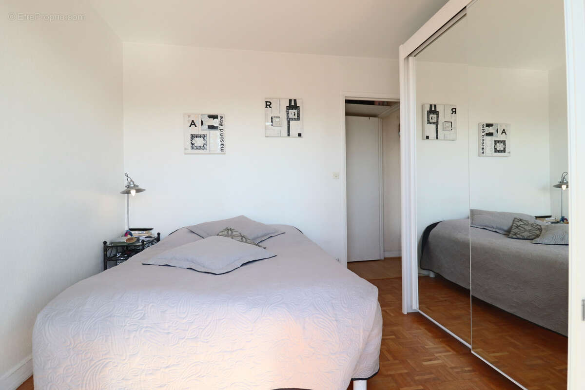 Appartement à LES PAVILLONS-SOUS-BOIS