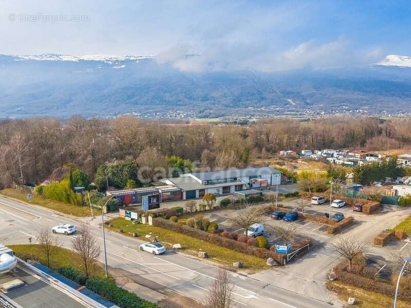 Terrain à SAINT-GENIS-POUILLY