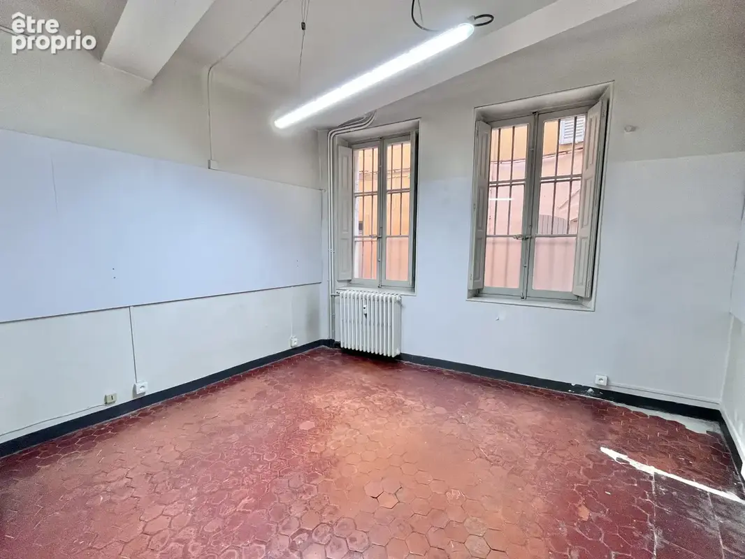 Aix en Provence, Prêcheurs, Local professionnel de 70m2 en RDC sur rue. Beaucoup de charme, Deux entrées indép - photo 6