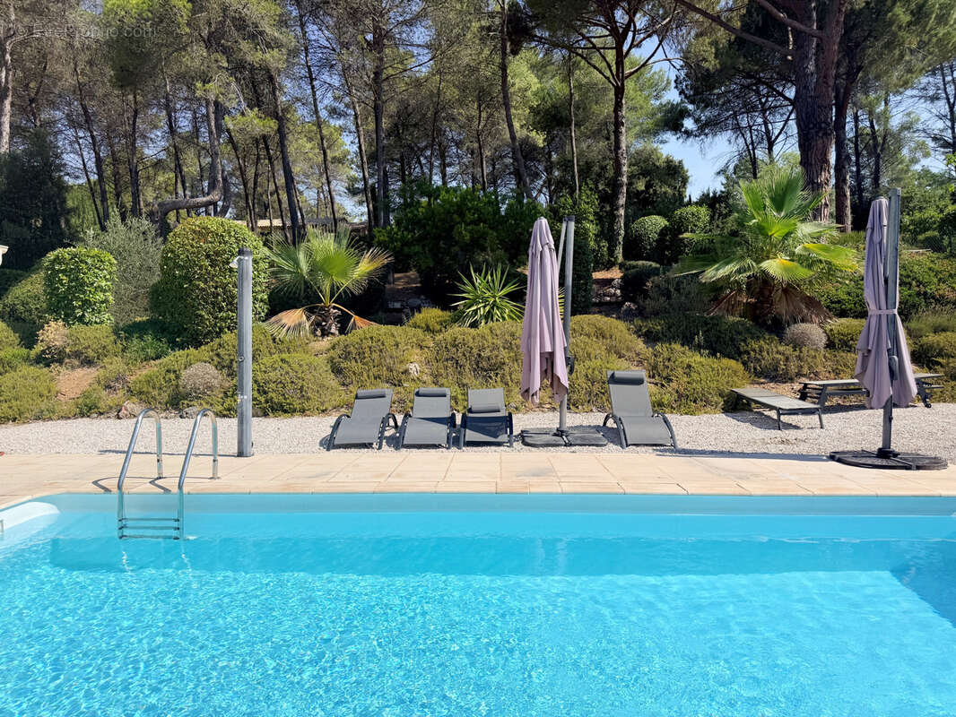 EXCLUSIVITE Bagnols en Foret Villa individuelle 4 pièce(s) 110m2 env Terrain 2500m2 env Piscine Garage - photo 9