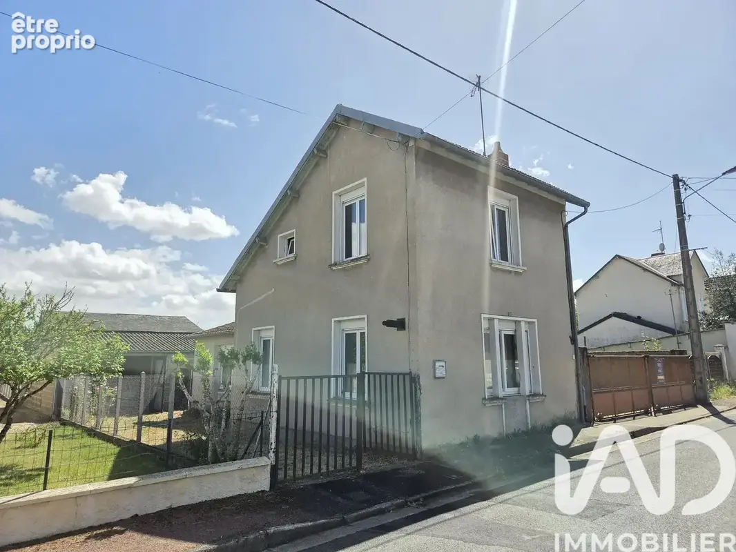 Photo 1 - Maison à LENCLOITRE
