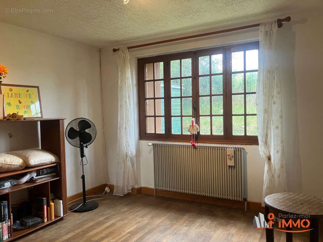Maison à SURGY