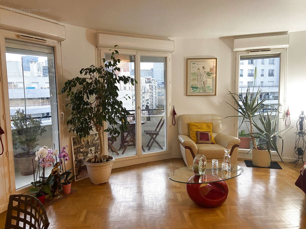 Appartement à COURBEVOIE