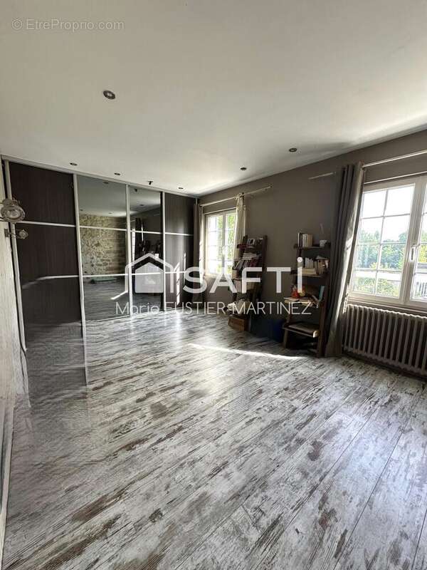 Photo 8