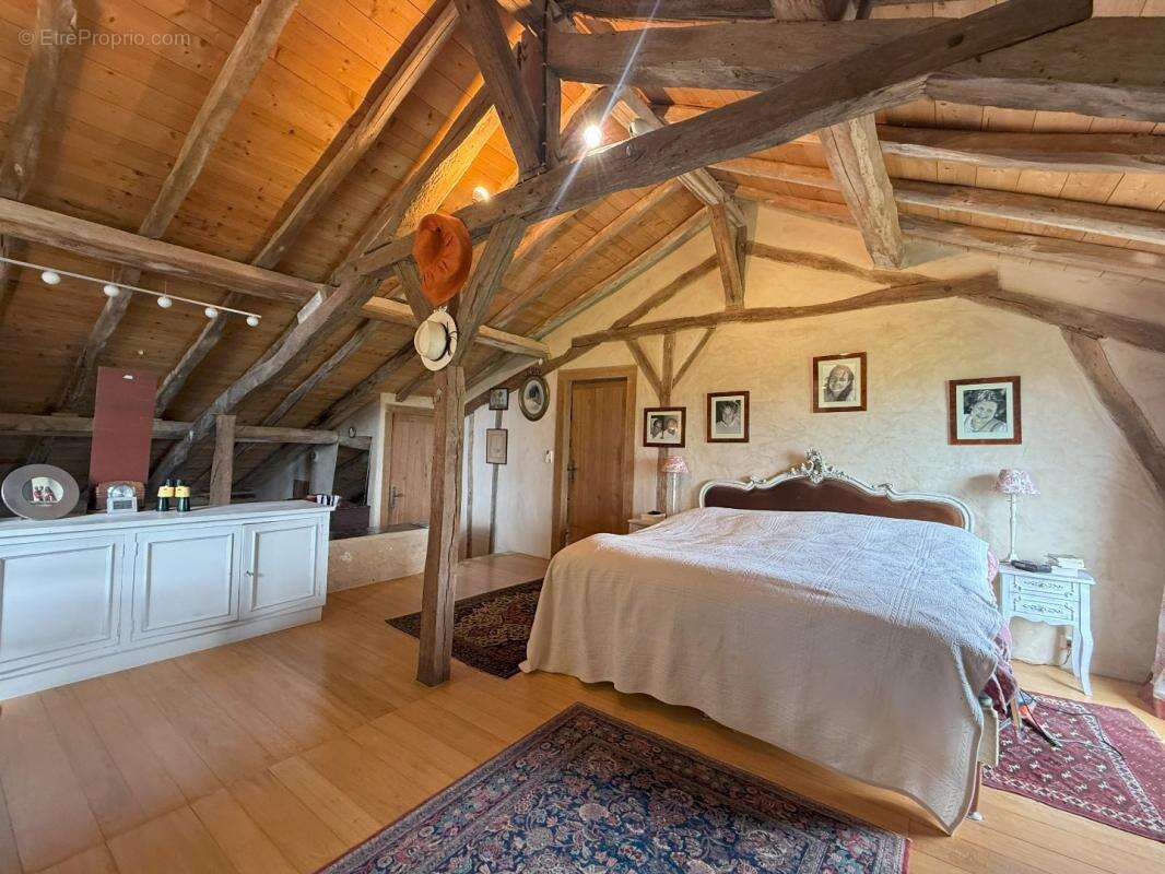 Maison à VIC-FEZENSAC