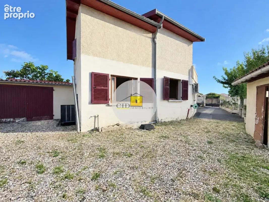 Maison 118 m2 à rénover   3 chambres, balcon, terrain clos de 370 m2 et 2 garages - photo 18