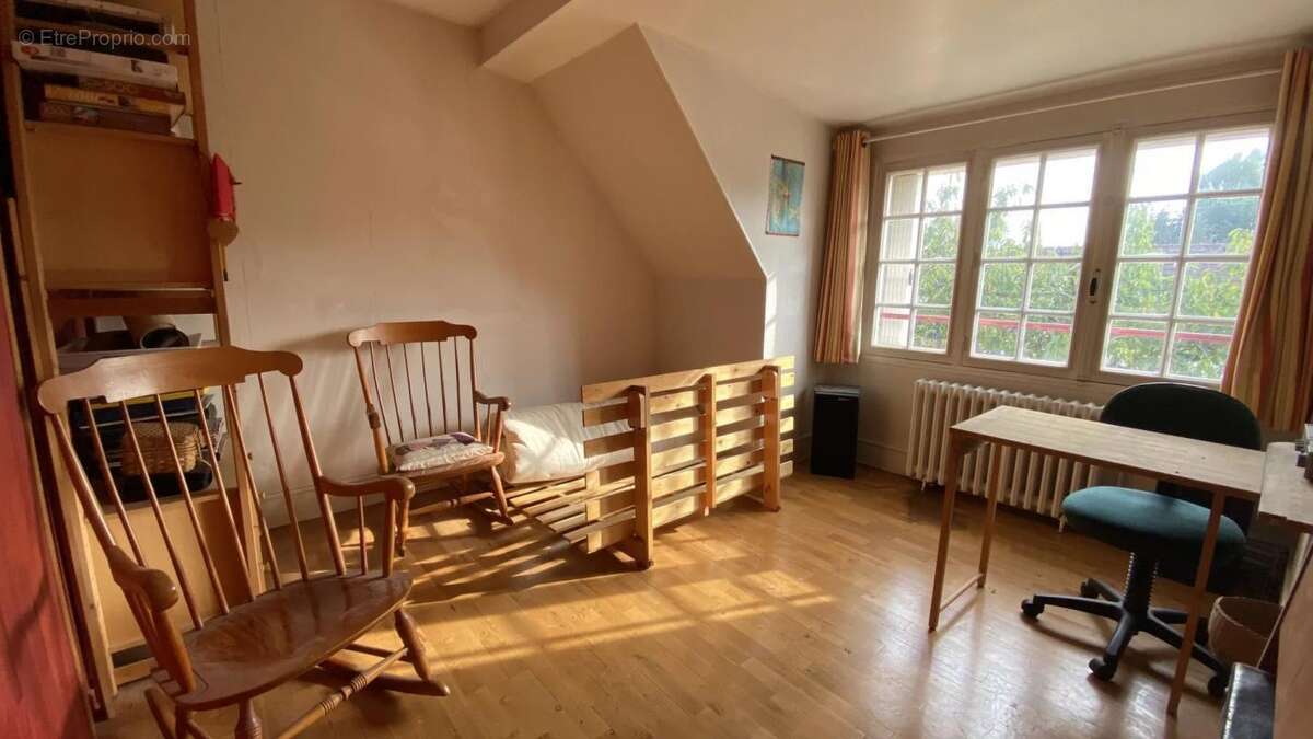 Maison à LES CLAYES-SOUS-BOIS