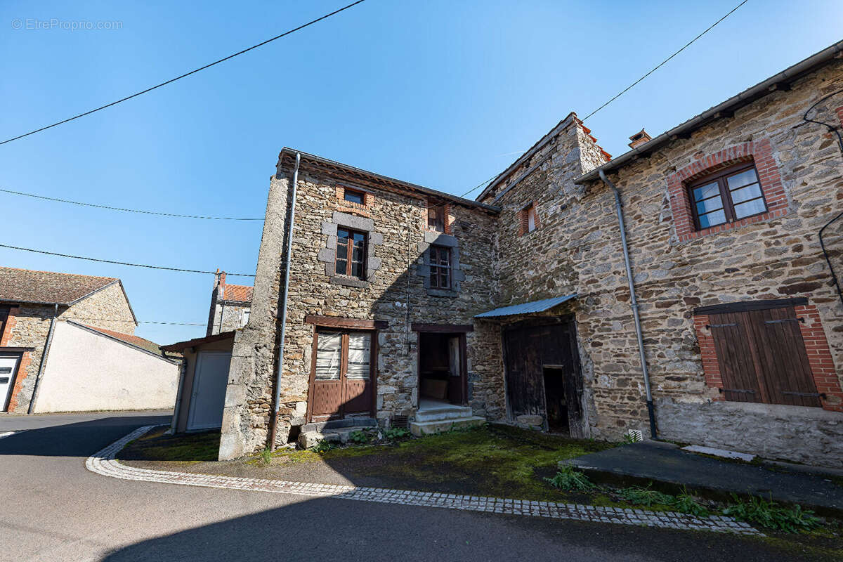 Corps de ferme Champagnac Le Vieux 160 m2 - photo 3